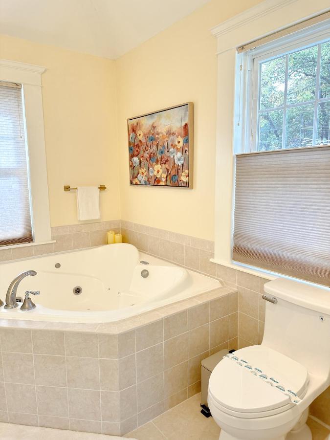 7 Mins Drive To Yale, Large Fenced Yard Villa Ню Хейвън Екстериор снимка